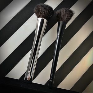 AVON & MARK Makeup Brushes - Face / Powder / Blush